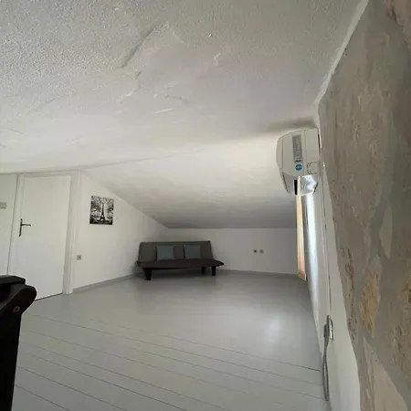 Sun Apartment *